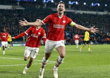 De Jong Penalty Earns PSV Draw With Dortmund