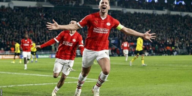 De Jong Penalty Earns PSV Draw With Dortmund