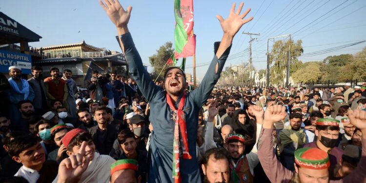 Independent Candidates Lead in Pakistan’s Election Results