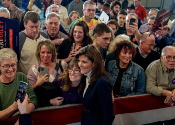 “Nikki Haley’s Departure Sets Stage for Tug-of-War Between Trump and Biden for Support of Disenchanted Republicans”