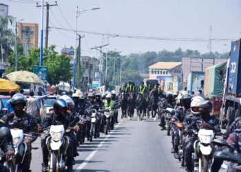Kumasi: Police officer dies after crashing into parked vehicle when chasing an errant motor rider