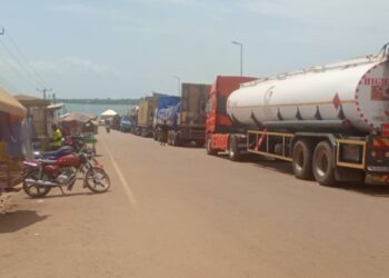 Ferry on Oti breaks down leaving drivers and passengers stranded  