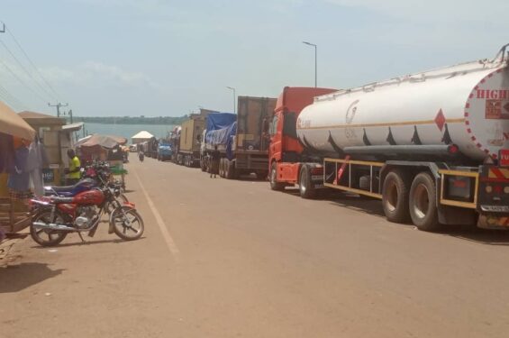 Ferry on Oti breaks down leaving drivers and passengers stranded