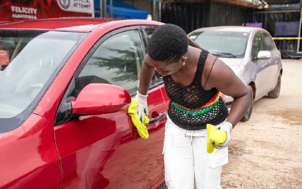 Ghana’s Felicity Asantewaa sets GWR for most cars washed in 8 hours by an individual