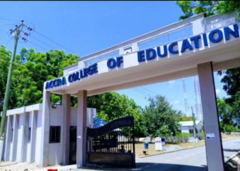 Labour Ministry to hold crisis talks with striking CETAG leaders to resolve nationwide shutdown.