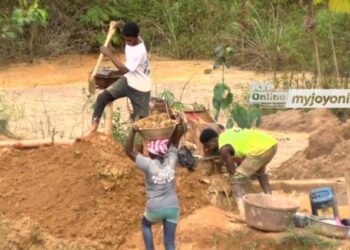 Galamsey: Organised labour threatens strike if gov’t doesn’t act by end of September.