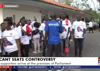 Supporters of NPP throng Parliament amidst leadership tussle