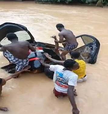 4 persons die in Owabi River after car in which they were traveling skidded off the road