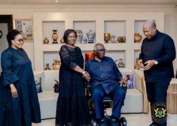 Former President Kufuor visits Mahama to commiserate with him over helicopter crash tragedy