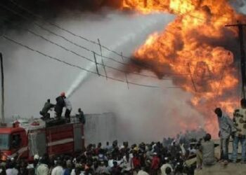 Fire erupts behind VVIP Station at Kwame Nkrumah Circle