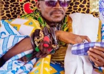 [3/17, 3:50 PM] ObibiniFarmCollege: Re write “Three arrested over killing Three people arrested in connection with the murder of the Kusasi Chief in Asawase.