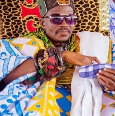 [3/17, 3:50 PM] ObibiniFarmCollege: Re write “Three arrested over killing Three people arrested in connection with the murder of the Kusasi Chief in Asawase.