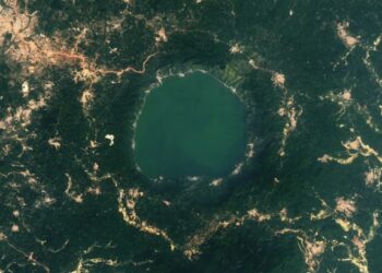 Lake Bosomtwe shimmers with gold glitters in new satellite image – Earth from space