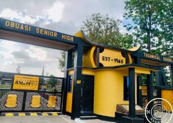 Obuasi SecTech headteacher hospitalised after students assaulted him for allegedly burying a fetus