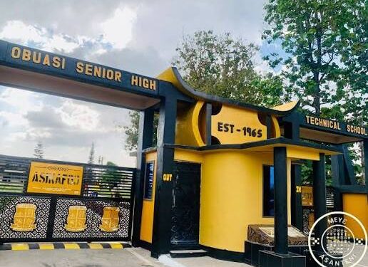 Obuasi SecTech headteacher hospitalised after students assaulted him for allegedly burying a fetus