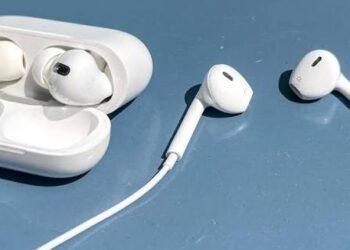 No ban on AirPods, earphones while driving – Police clarify